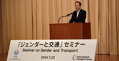 【7月25日】　｢ジェンダーと交通｣セミナーに斉藤大臣が出席