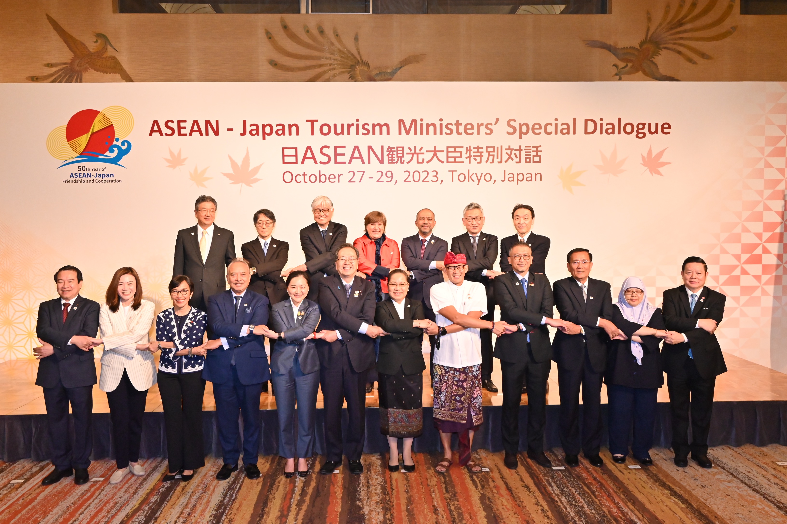 日ASEAN観光大臣特別対話の集合写真